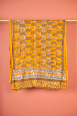 Vintage Rayon Sari - 5 Metres Long - 4734